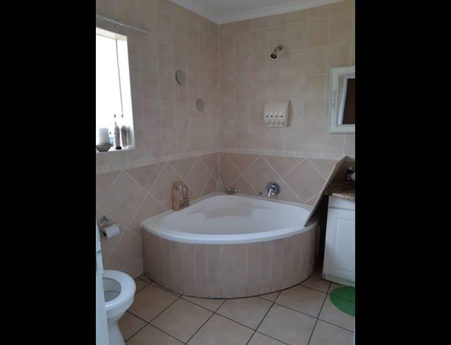 3 BEDROOM SECTIONAL TITLE TO LET IN OLIVEDALE
